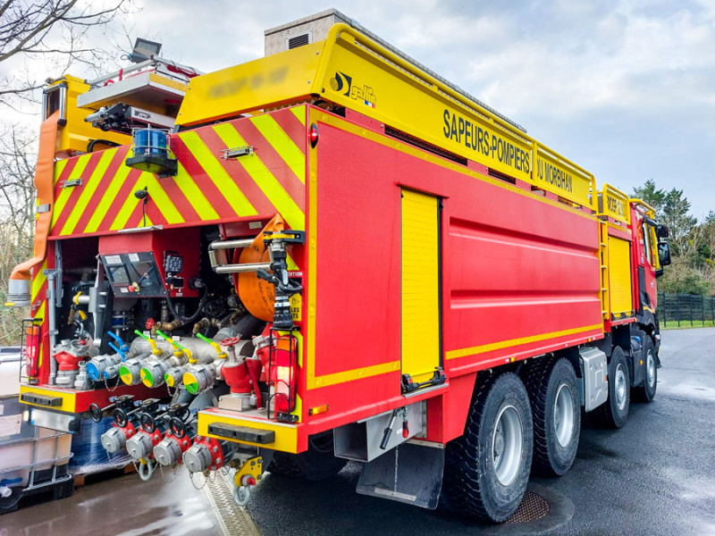 Implementation of a fire truck with Iguane IQ.